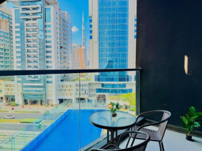 Breathtaking Burj & Pool View Apt in Downtown